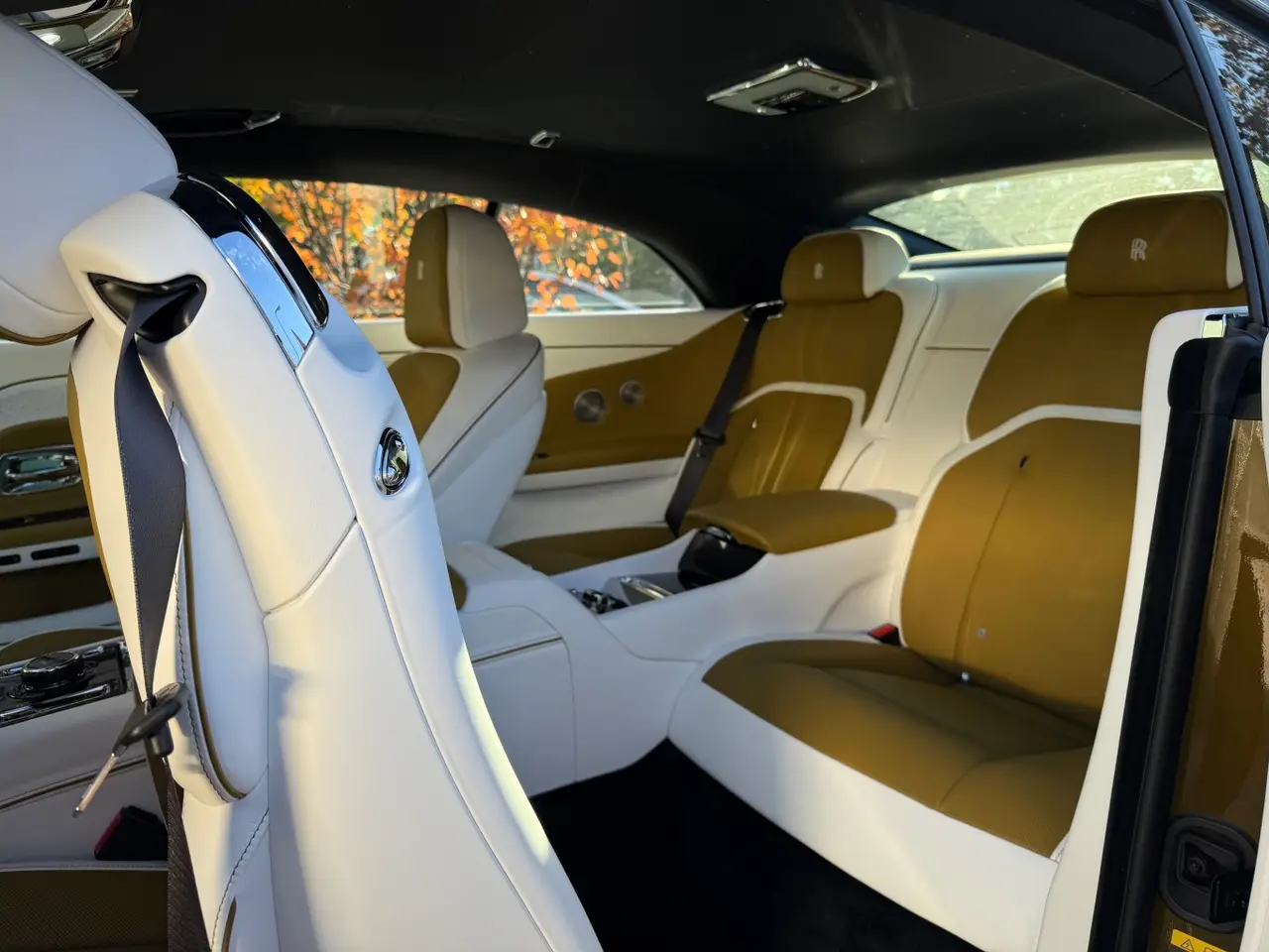 Rolls-Royce Spectre 2024, Innenraum — Munich Luxury Cars, München. Der Rolls-Royce Spectre ist das erste vollelektrische Fahrzeug der Marke – und er fährt…