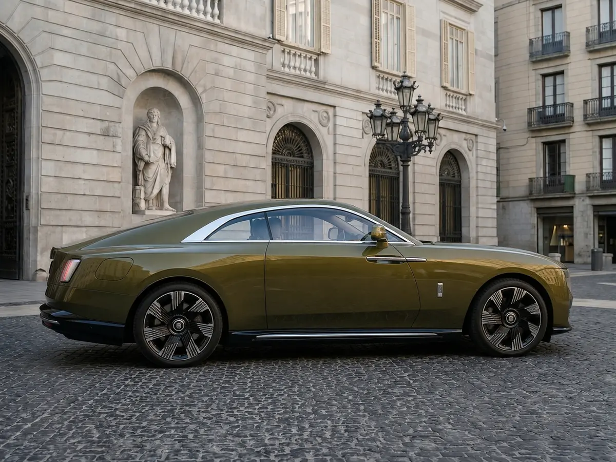 Rolls-Royce Spectre 2024, Frontansicht — Munich Luxury Cars, München. Der Rolls-Royce Spectre ist das erste vollelektrische Fahrzeug der Marke – und er fährt…