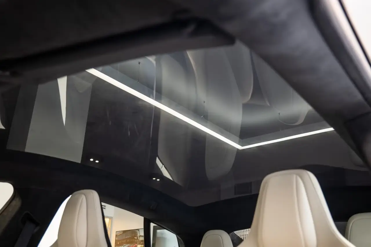 Tesla Model S Plaid 2025, Außenansicht — Munich Luxury Cars, München. Der Tesla Model S Plaid bringt 1020 PS auf die Straße, ohne dass im Innenraum viel davon…
